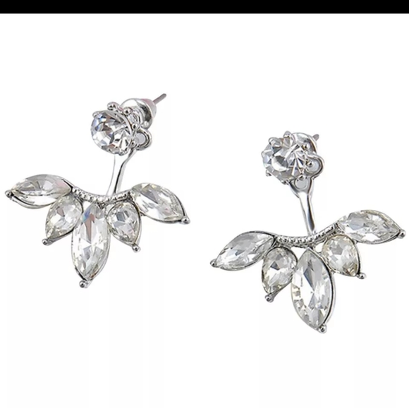 ☀️NEW BEAUTIFUL GOLD OR SILVER CZ EAR HUGGER EARRI - Picture 7 of 8